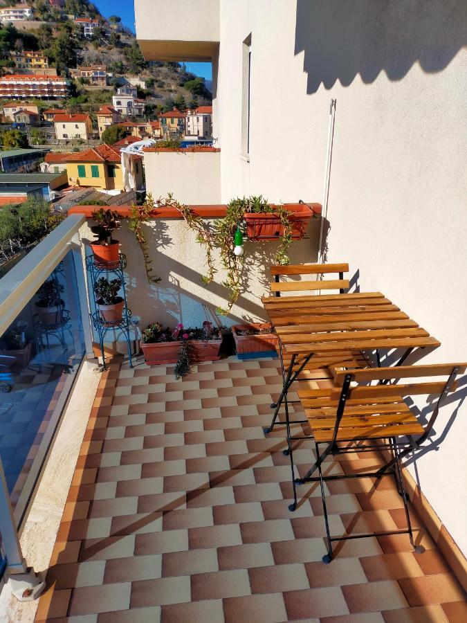 Appartamento Riviera Trilocale Wifi E Parcheggio Privato 文蒂米利亚 外观 照片